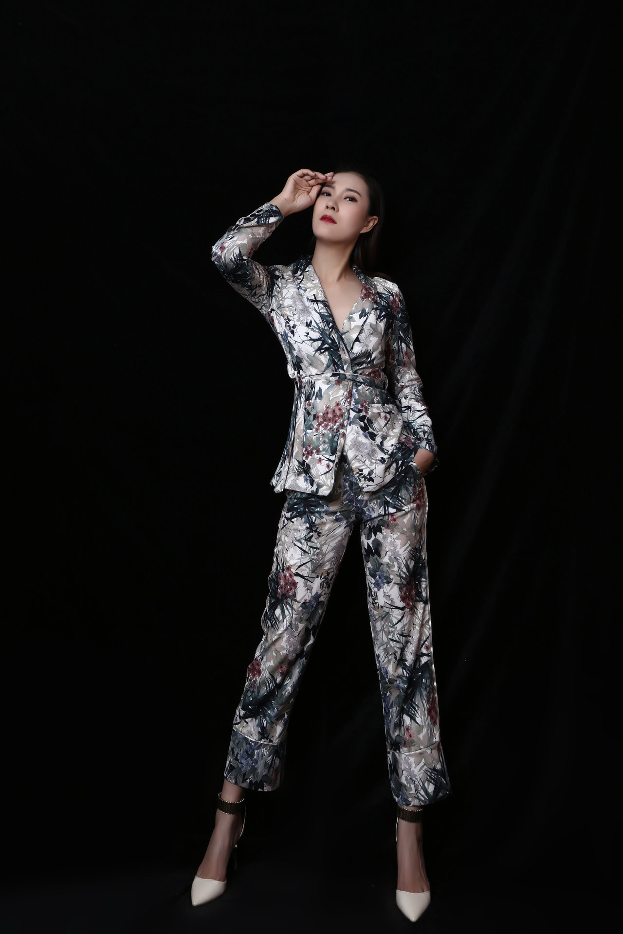  p>李文静,内地女歌手.