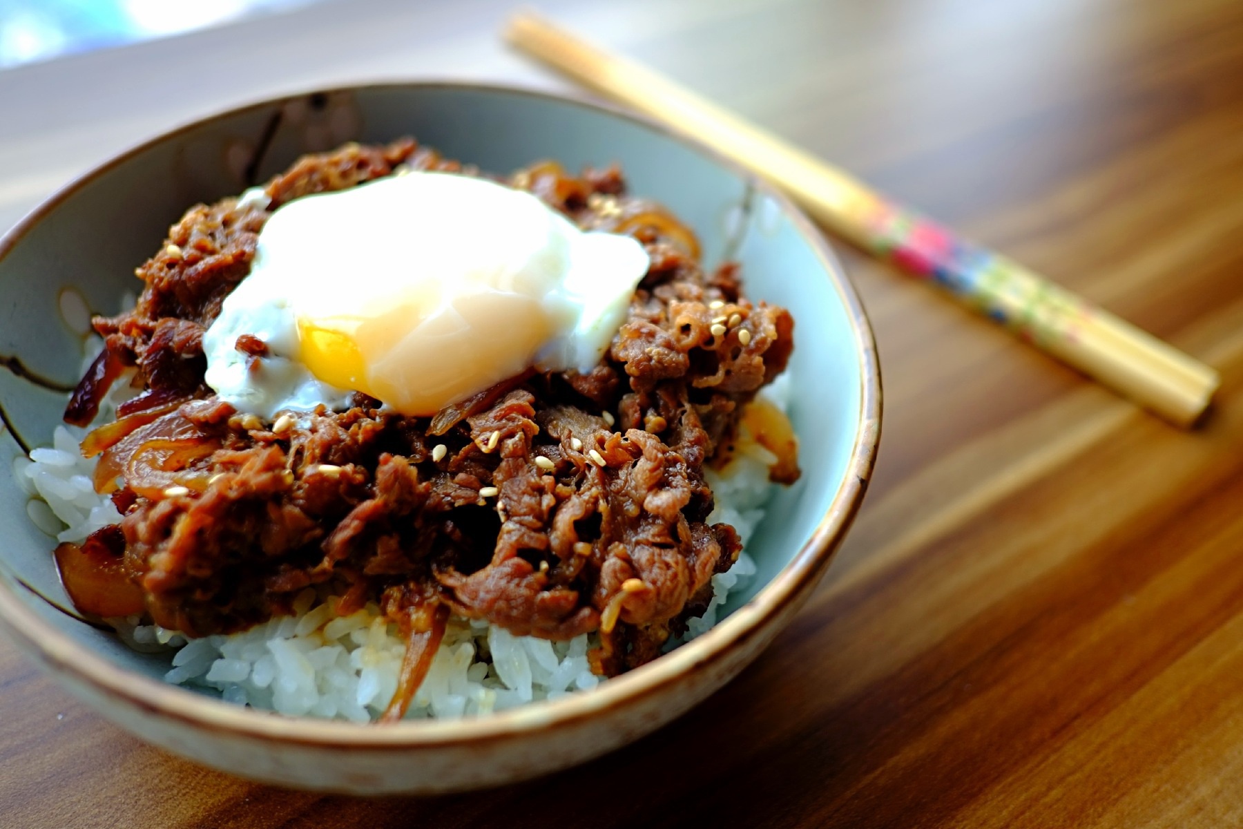 牛丼温泉蛋牛肉盖饭