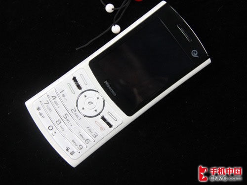 海信e300是一款外型非常简约,时尚的手机,它定位的主要人群是初级的3g