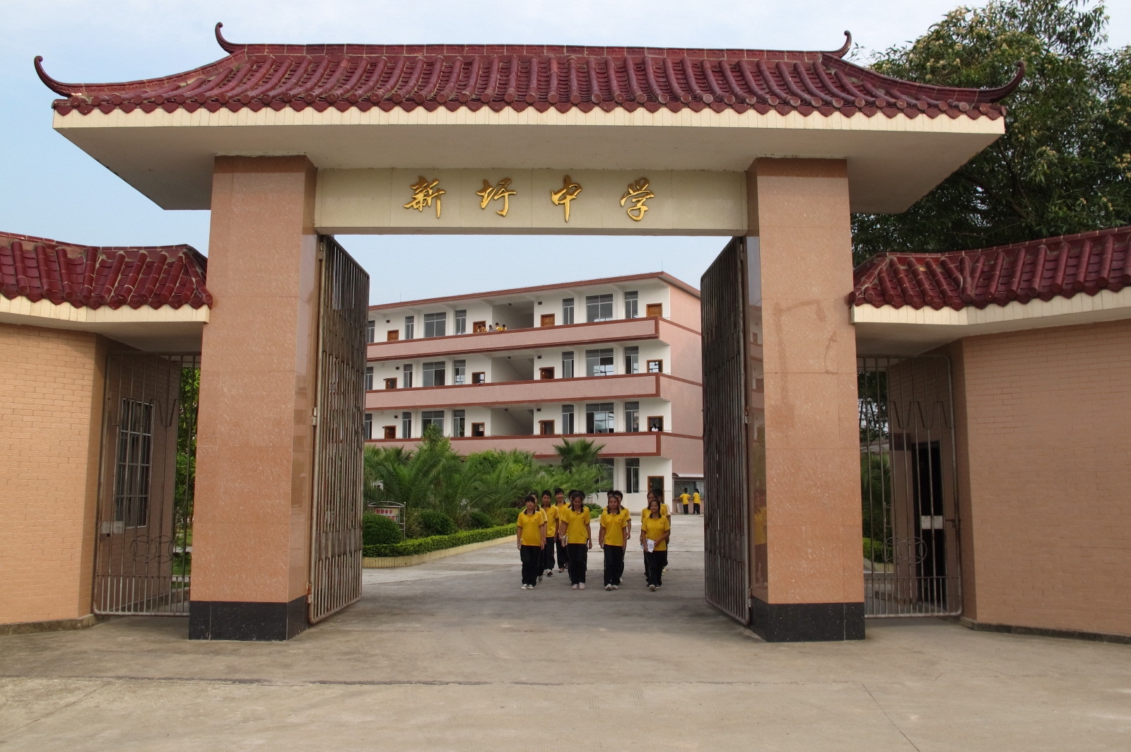 蒙山县新圩中学