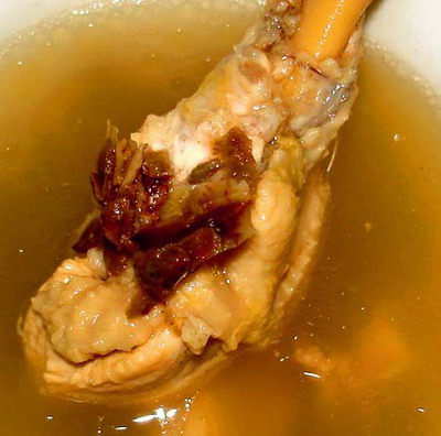  p>田七海马炖鸡汤是一道以田七和海马为原料的菜品. /p>