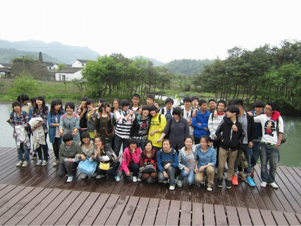  p>东海舰队子女学校创办于1969年,是全军十四所普通高中之一.