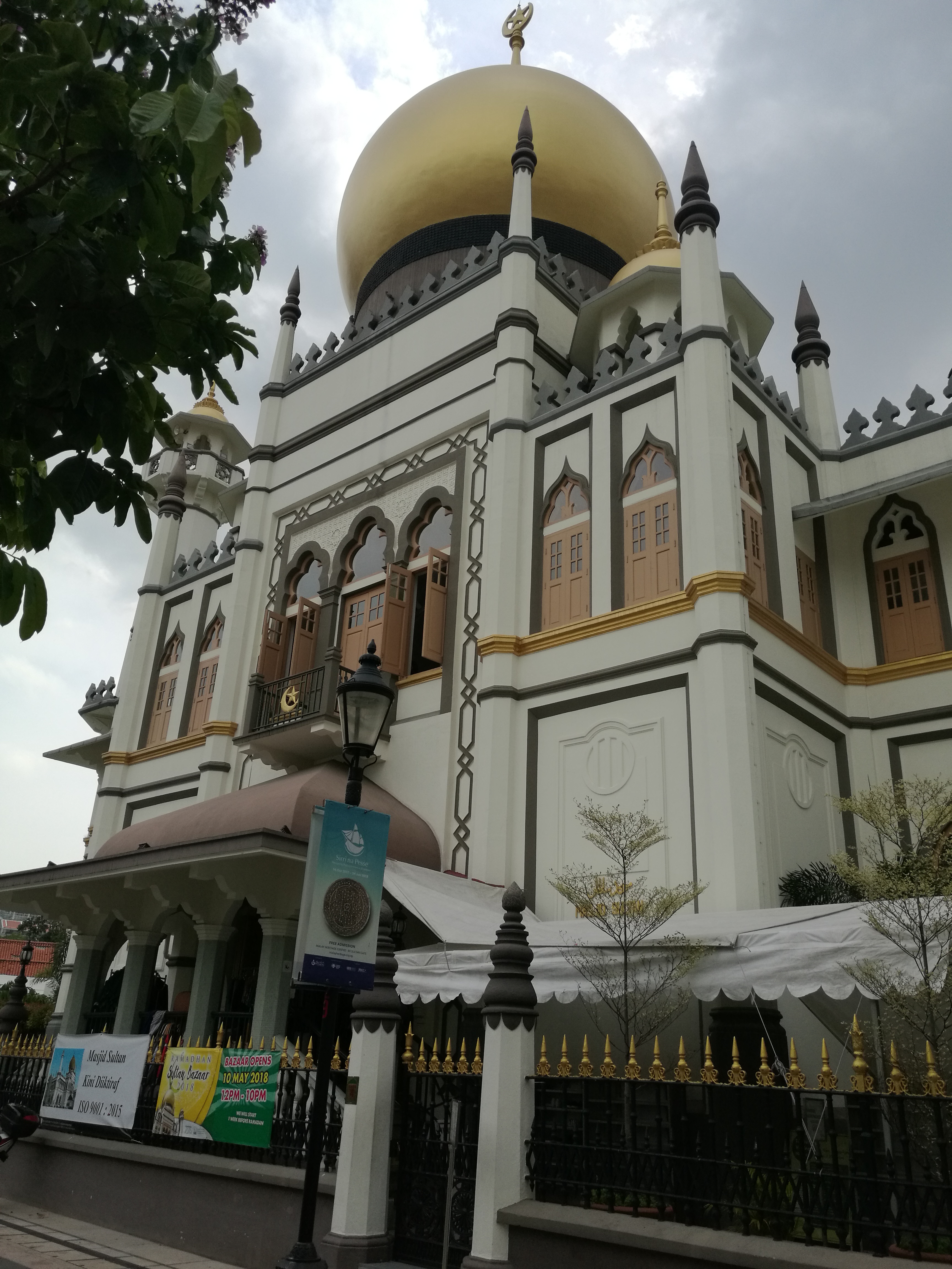 data-lemmaid="145065">新加坡 /a>最大也最壮观的宗教建筑的主祈祷堂