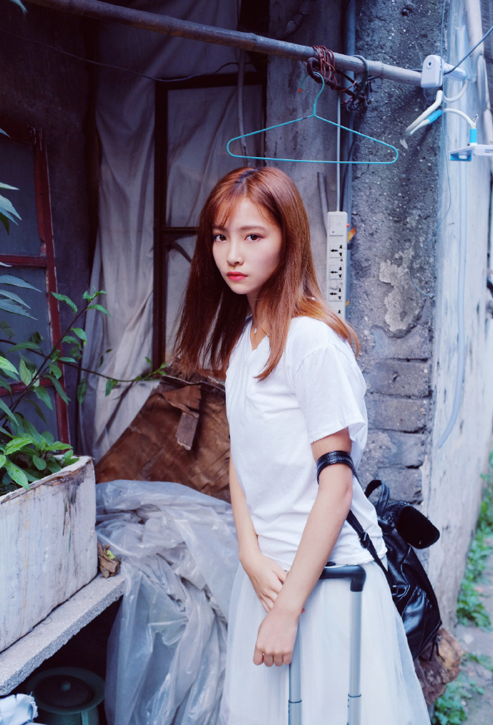  p>许佳琪(kiki),1995年8月27日出生于浙江省台州临海市,中国内地流行