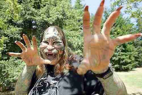  p>丹尼斯·阿夫纳,外号"虎人",出生于美国南达科塔州休伦市,具有 a