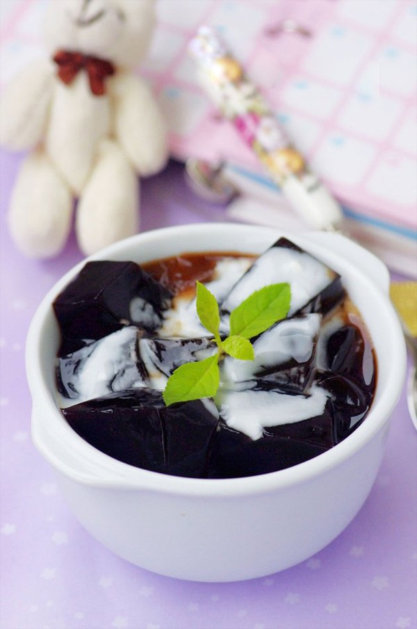 夏日必吃椰汁仙草冻