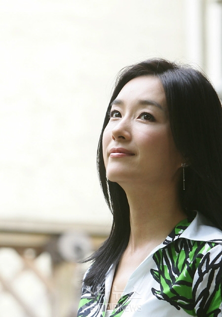  p data-id="gnwfhwqtt8">吴妍秀,1971年10月27日出生于韩国首尔,演员