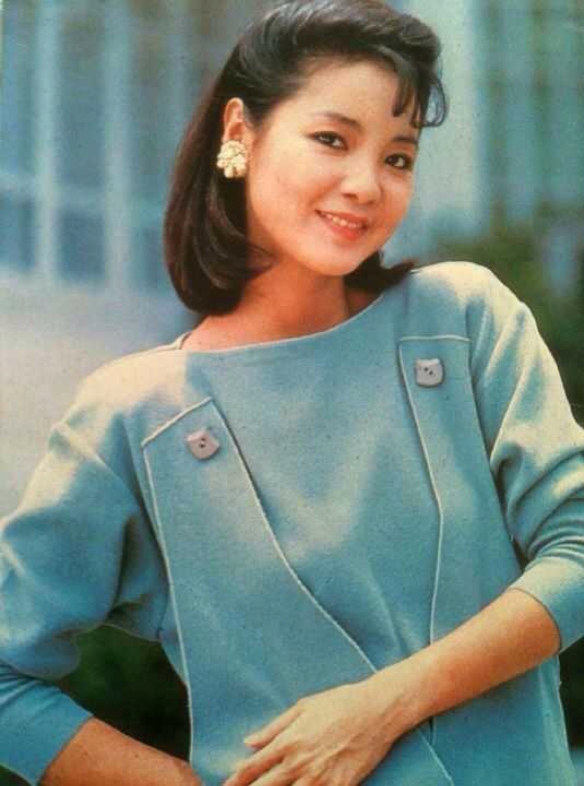 《山茶花》是1981年 a target="_blank" href="/item/邓丽君/27007"