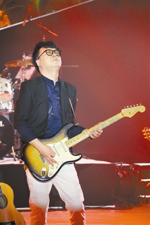  p>古博,中国大陆音乐人,吉他演奏家,2013年度中国十大吉他手, a