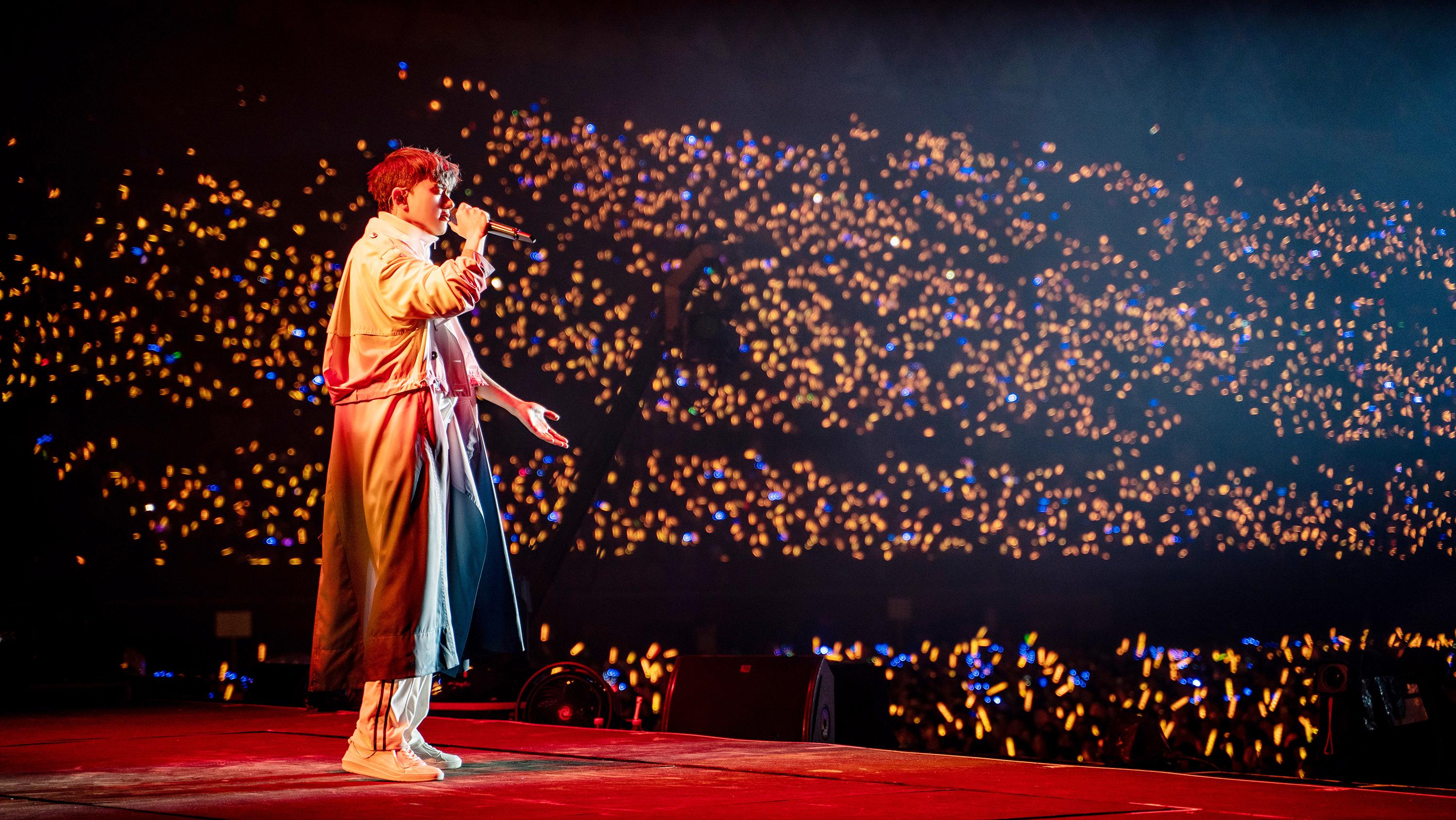 张杰与演唱会五万人共唱《少年中国说》,热血激昂气势宏伟!