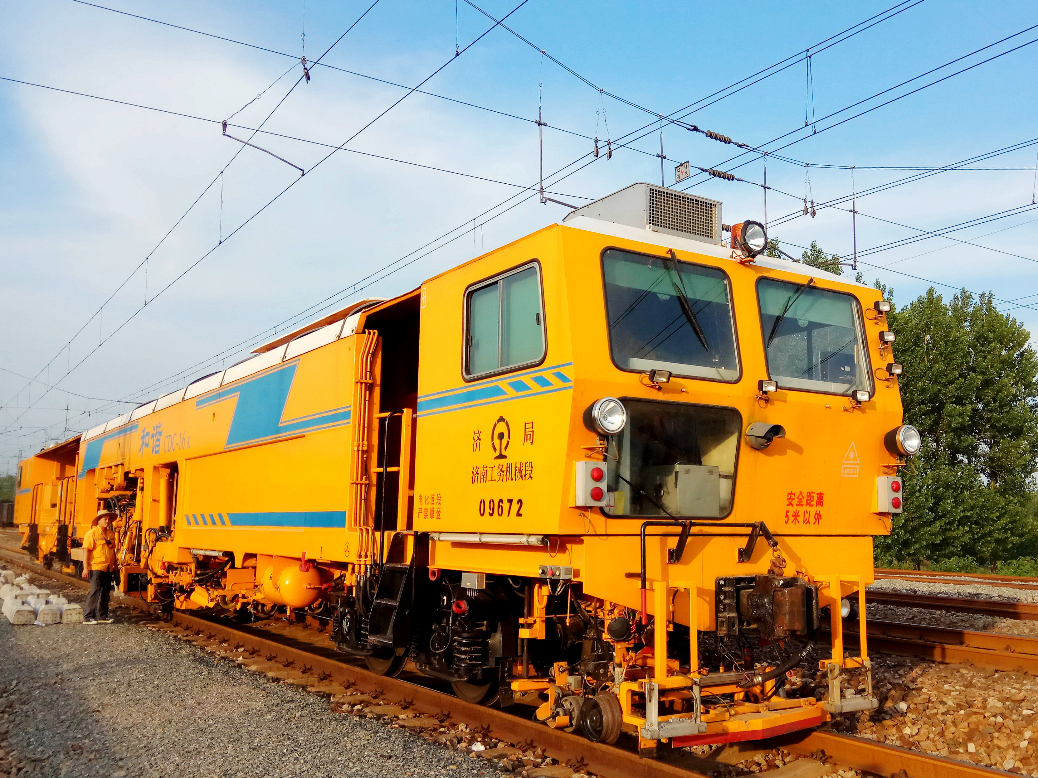 法定代表人范华,公司经营范围包括:铁路运输设备,设施,配件的制造