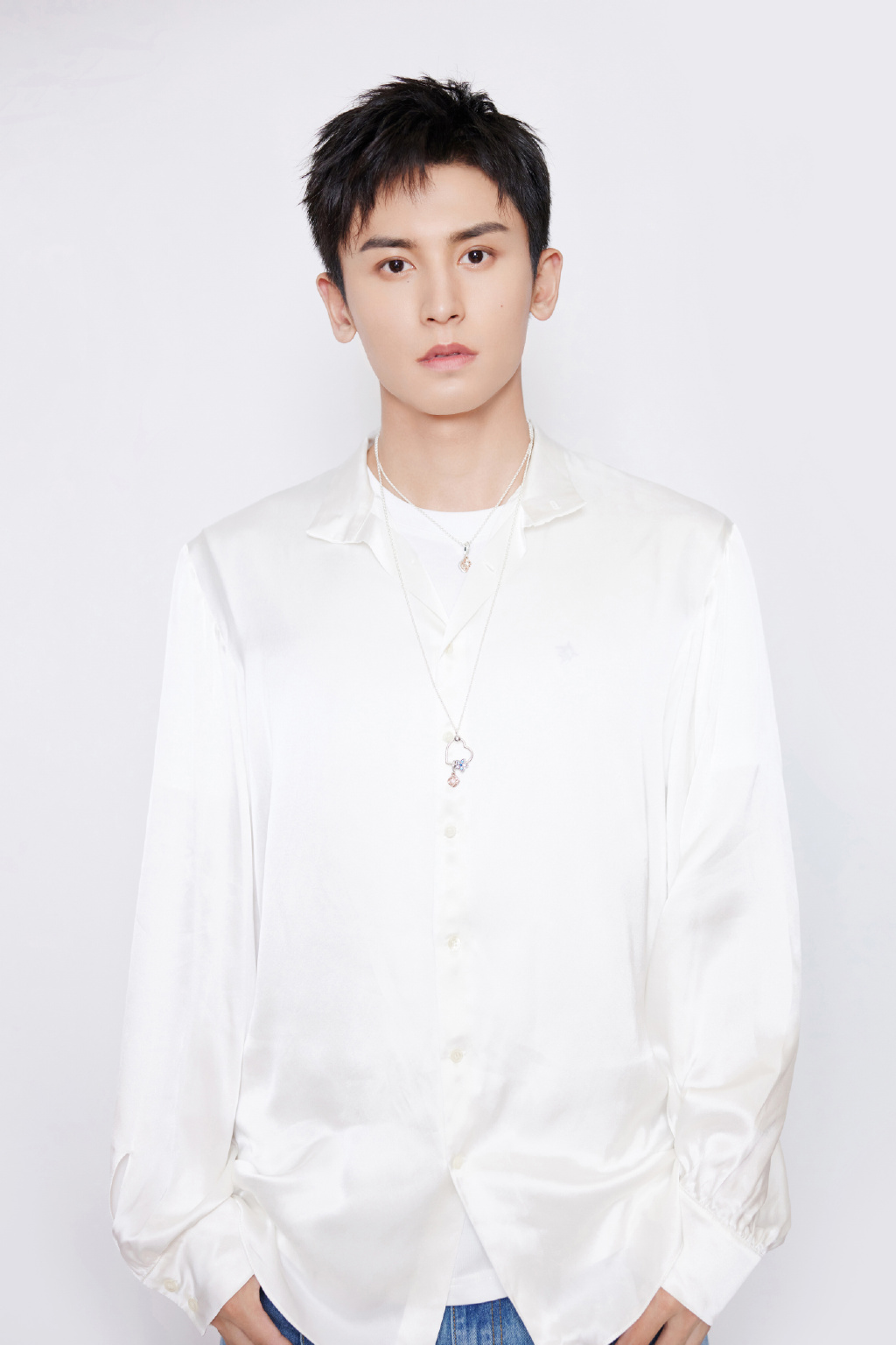  p>张哲瀚,1991年5月11日出生于江西省新余市,中国内地影视男演员