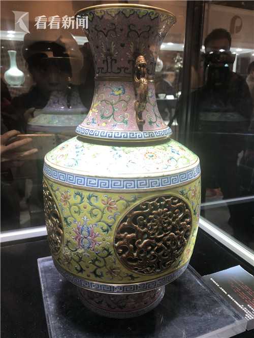 李可染“红色山水”巨作《万水千山图》亮相拍场_百科TA说