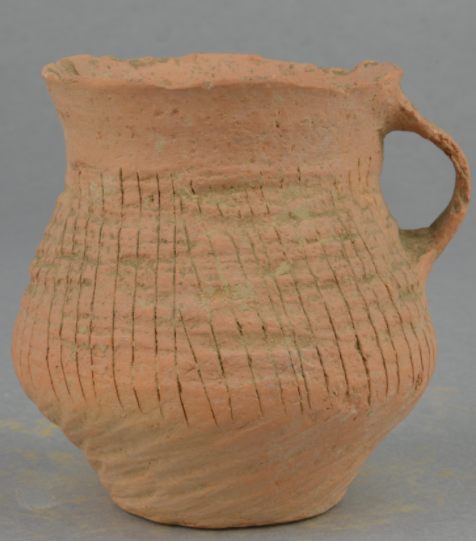 寺洼文化篦划纹单耳红陶罐