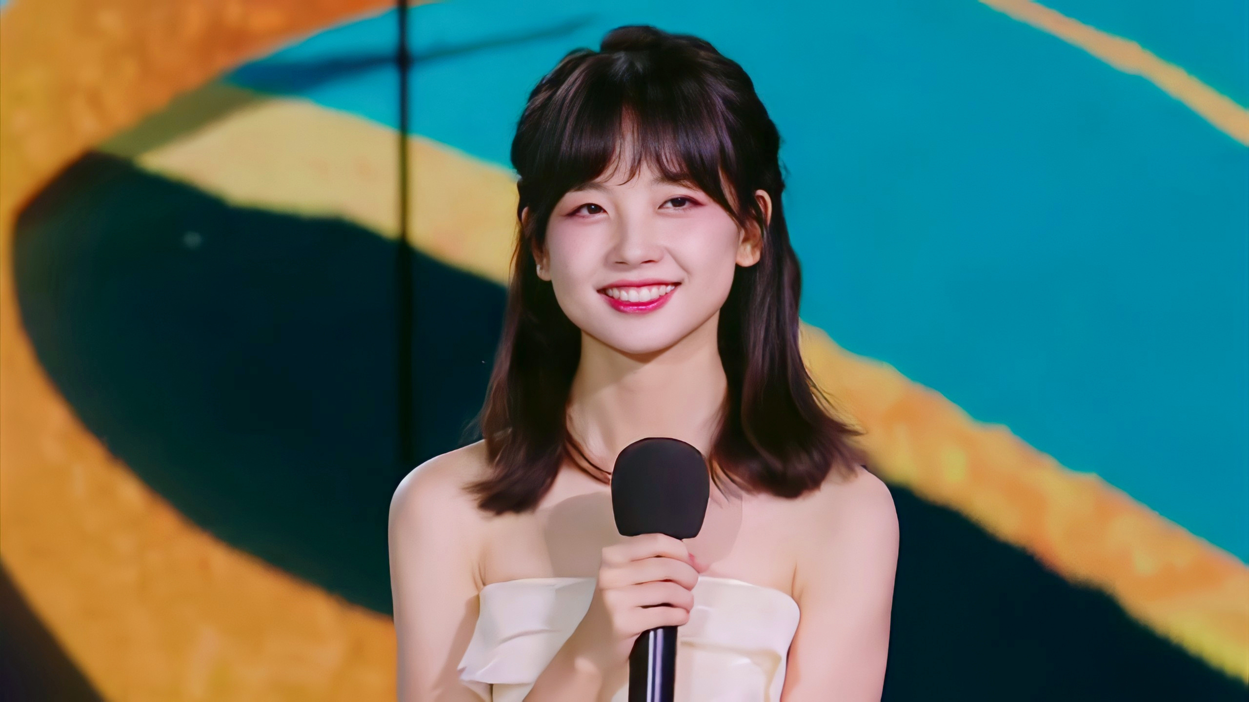  p>王冰冰,1990年出生于吉林省长春市,中国内地记者