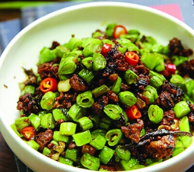 橄榄菜四季豆是一道由四季豆,肉末为主要材料做成的菜品,属于家常菜