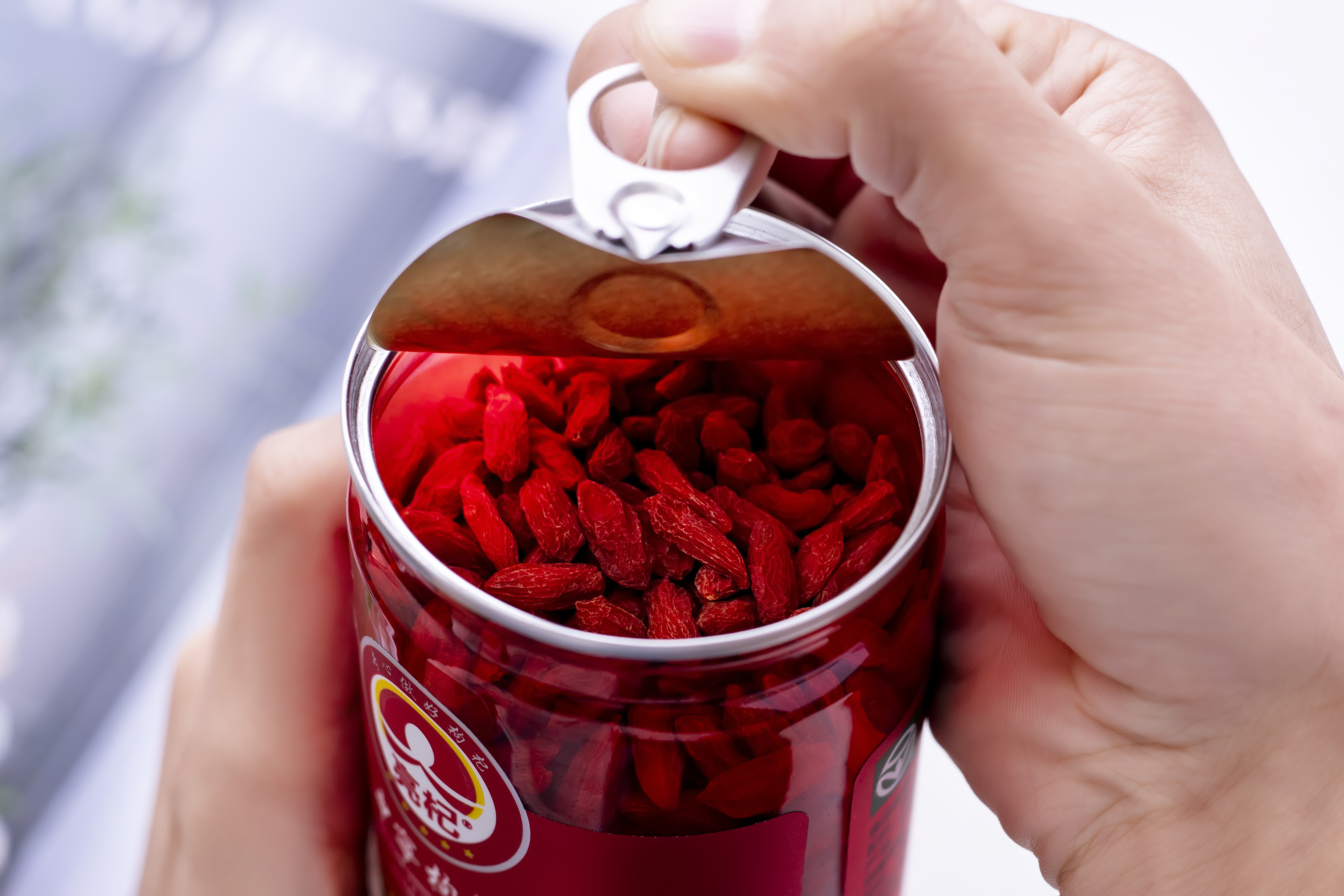  p>亮杞 ,是一个品牌商标,主要经营医用营养饮料; 维生素制剂; 补药