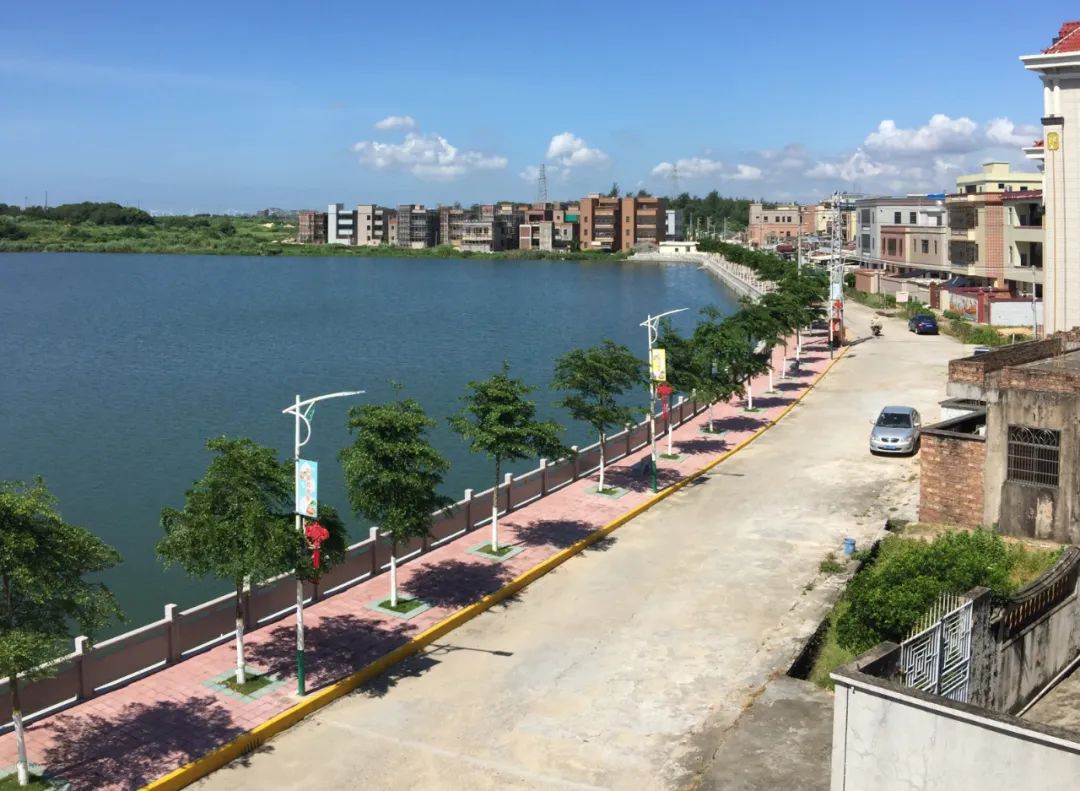  p>靖海镇,隶属于广东省揭阳市惠来县,位于惠来县境东南沿海,东南濒临