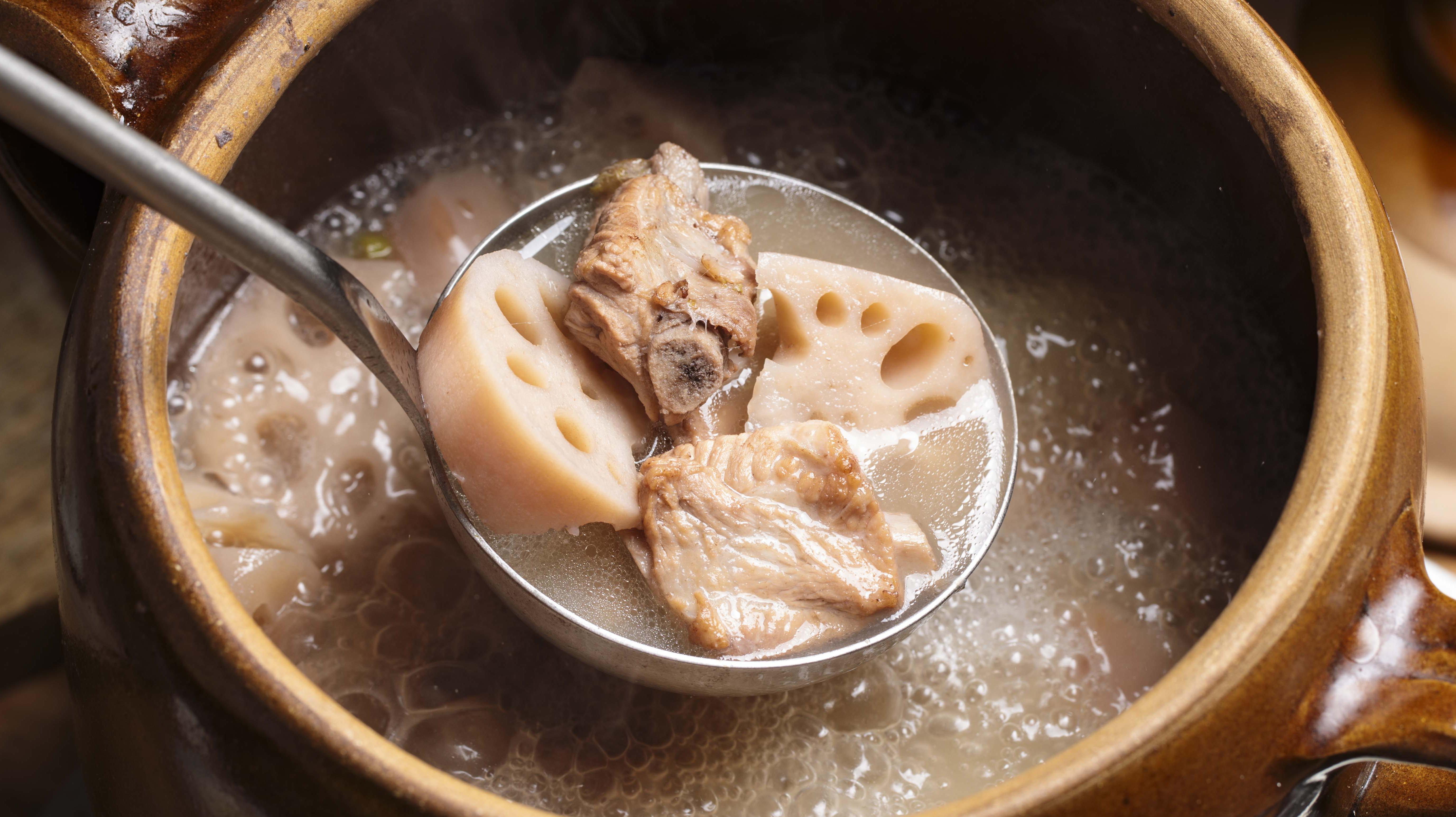 听说湖北人想家时，都爱来上这碗排骨莲藕汤！