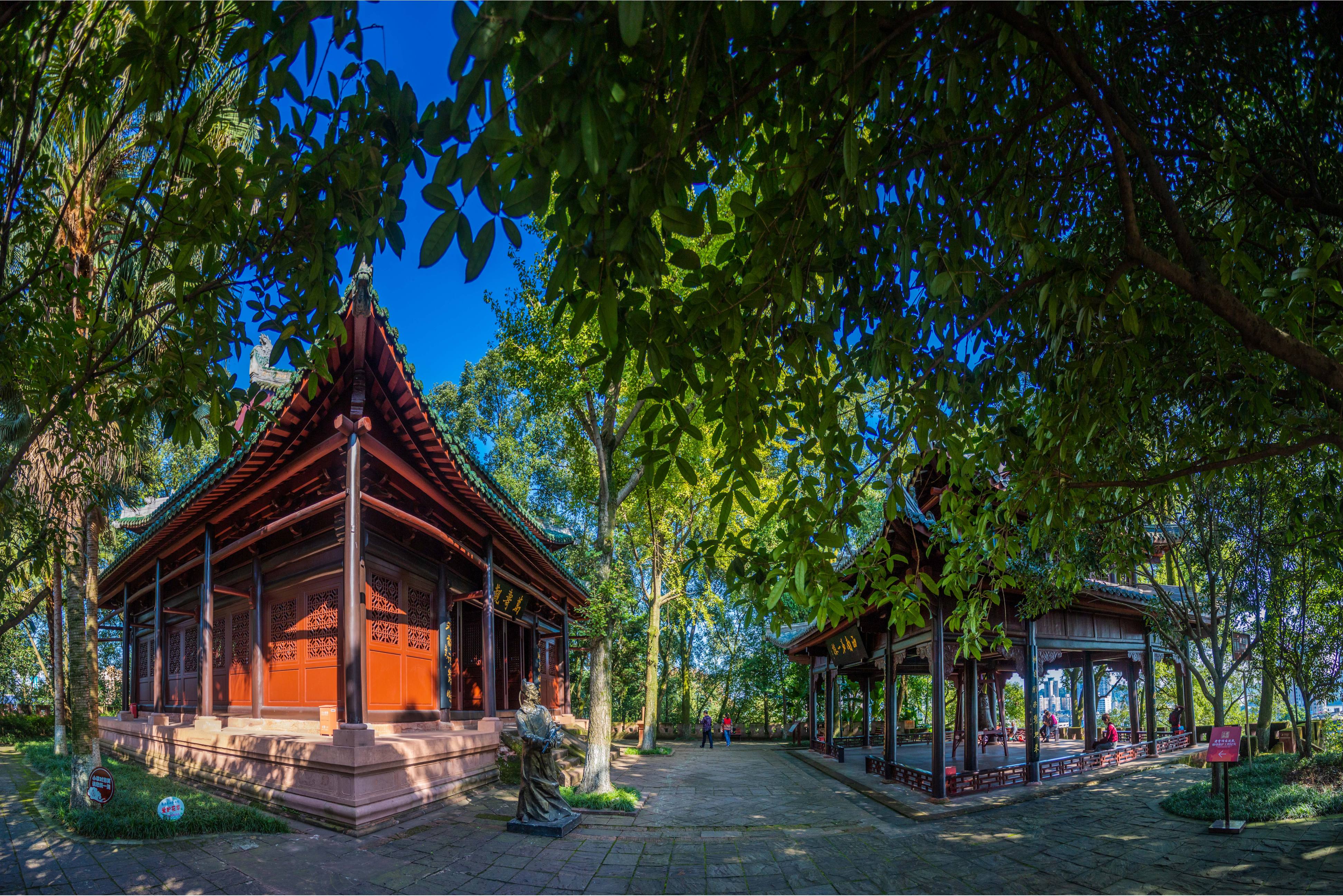 老霄顶,原名高标山,位于四川省 a target="_blank" href="/item/乐山