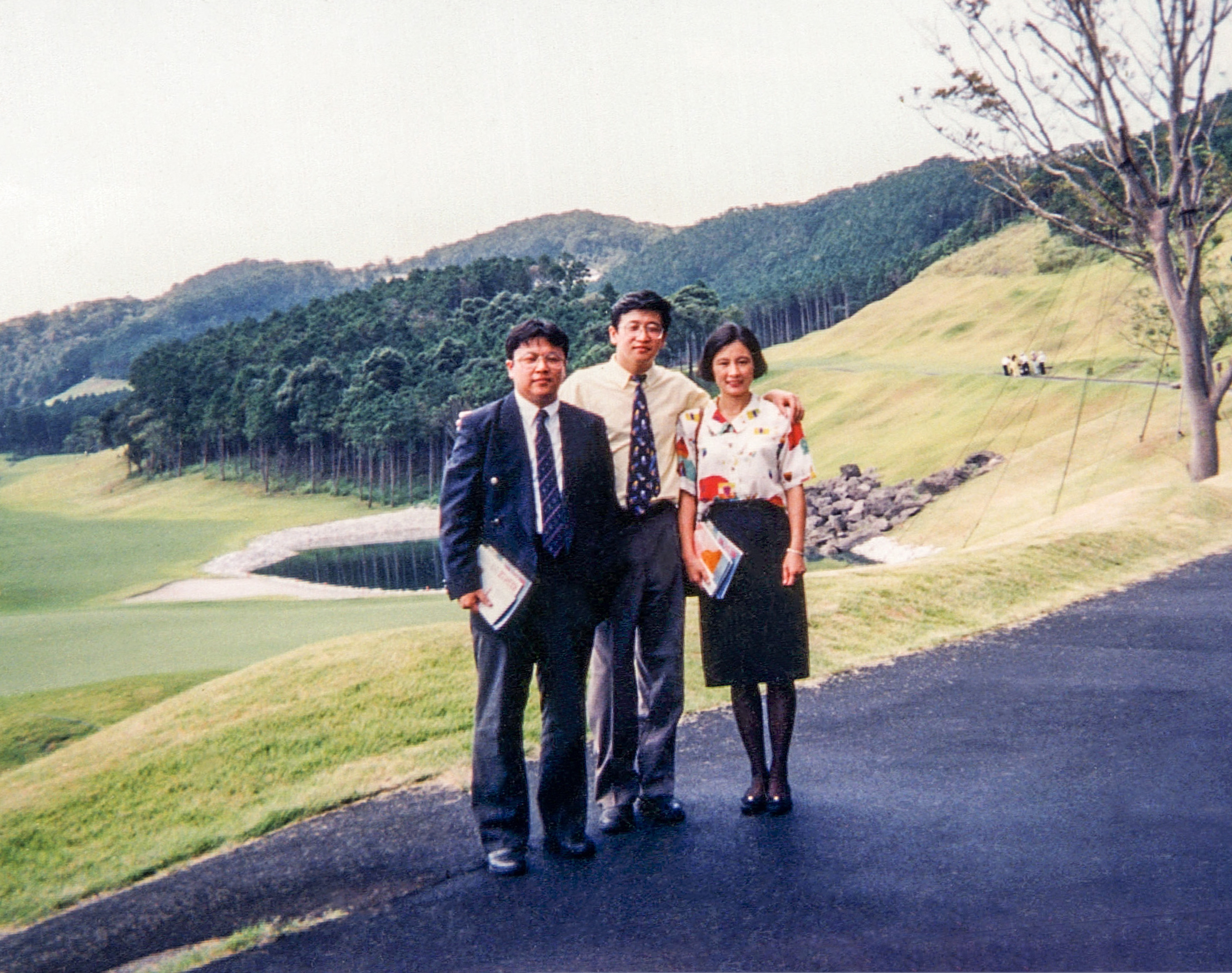 data-id="su4pe4mudwuk">何伟, a target="_blank" href="/item/何氏