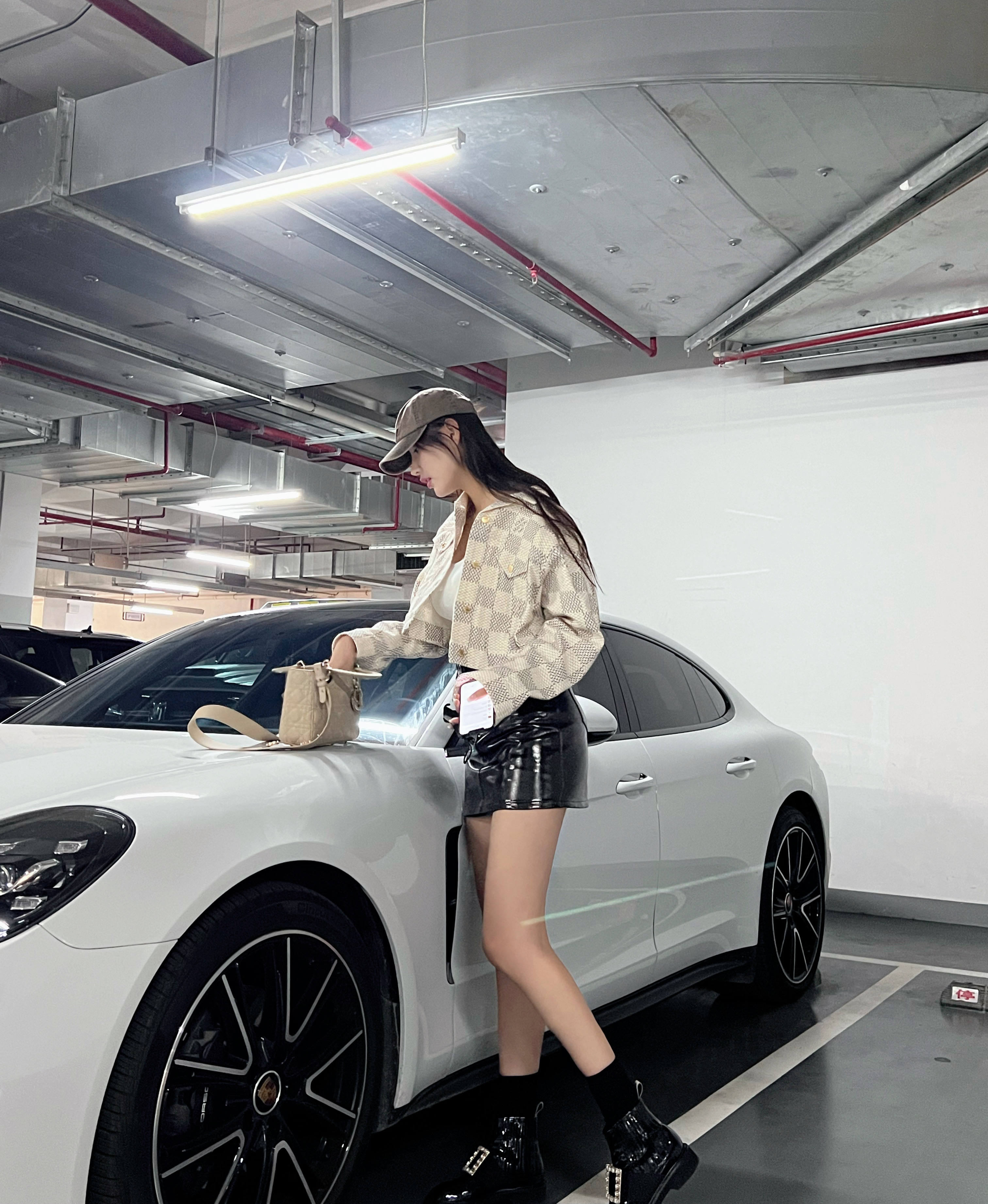  p>王语会,女,安徽人,网红车模,快手抖音网络达人.