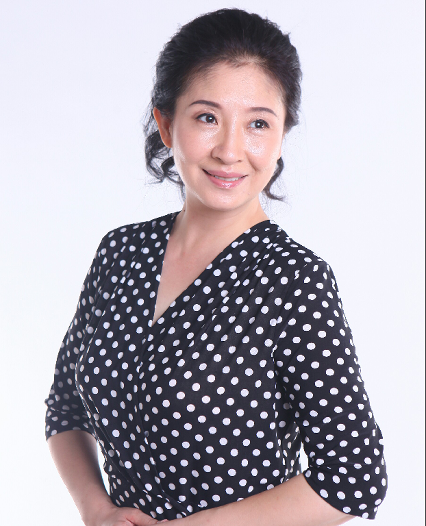  p data-id="gnbsh1h4ej">红花,1月9日出生于中国大陆,中国内地女演员