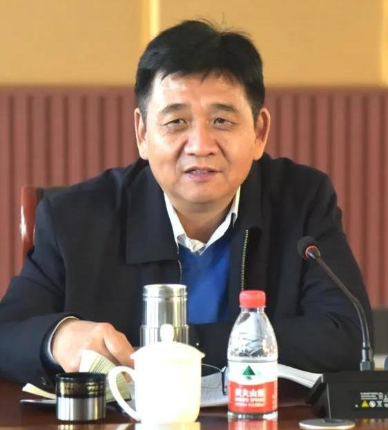 曾任太原铁路局副局长.