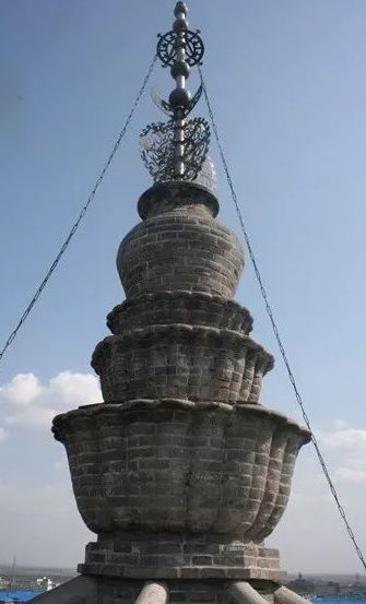  p data-id="gnyxyuphkj">农安辽塔,亦称"佛塔""辽塔""宝塔""金塔"