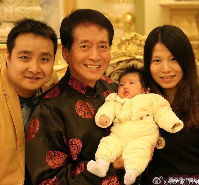 71岁香港老戏骨方刚息影后长居内地，单身多年突然公开荣升做爷爷_百科TA说
