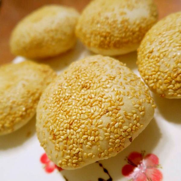  p>空心饼是 a href="#" data-lemmaid="3753343">山西太原市 /a>特色