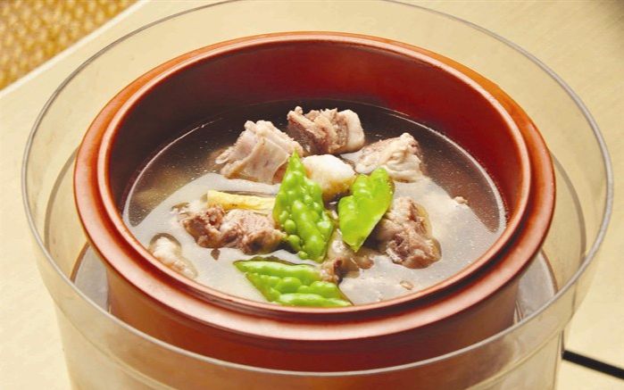 苦瓜黄豆煲鸡汤