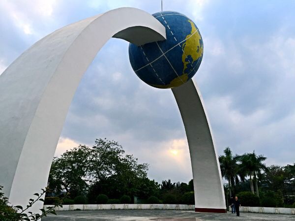 北回归线标志塔