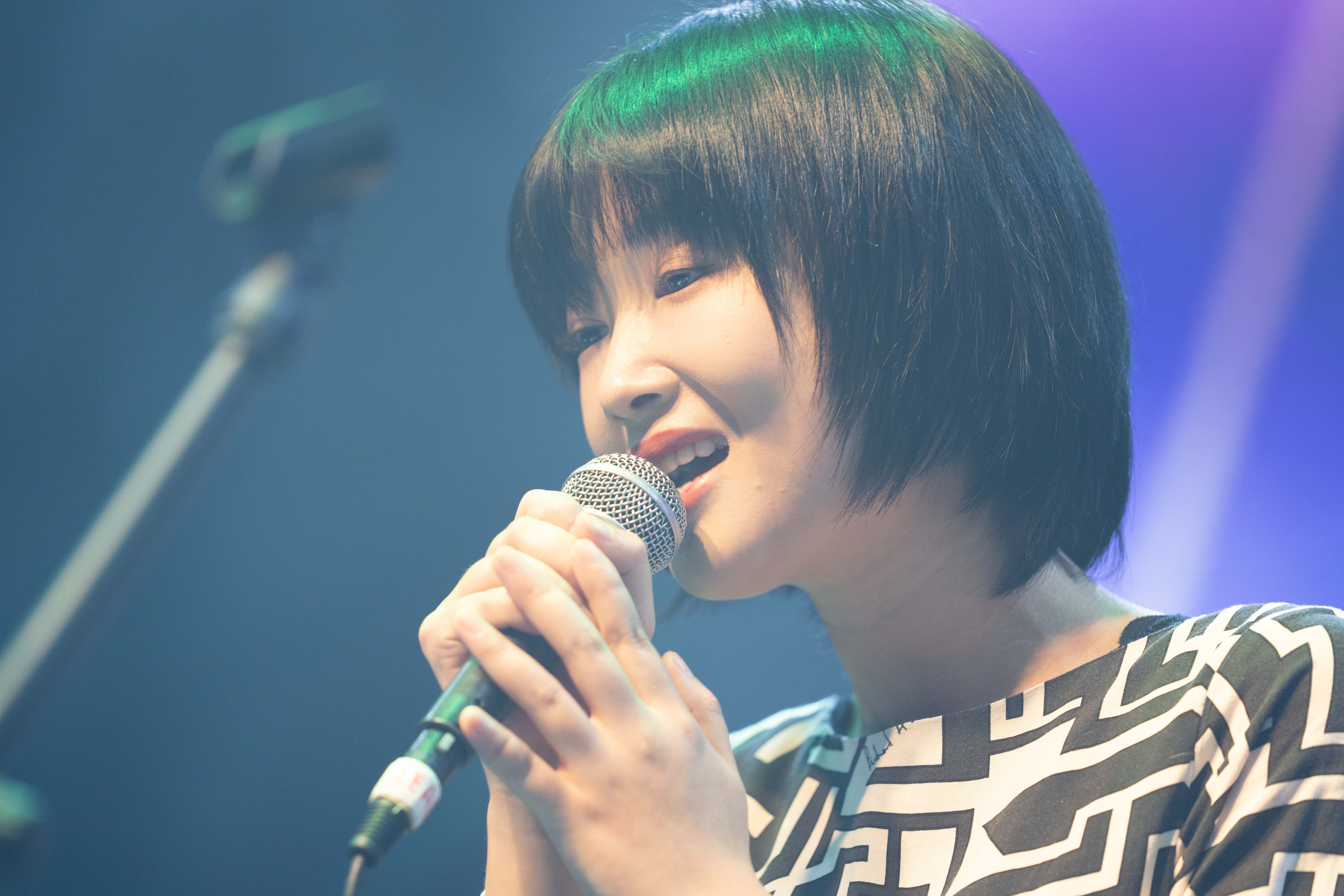  p>林侧,女,1993年出生,诗人,音乐人.