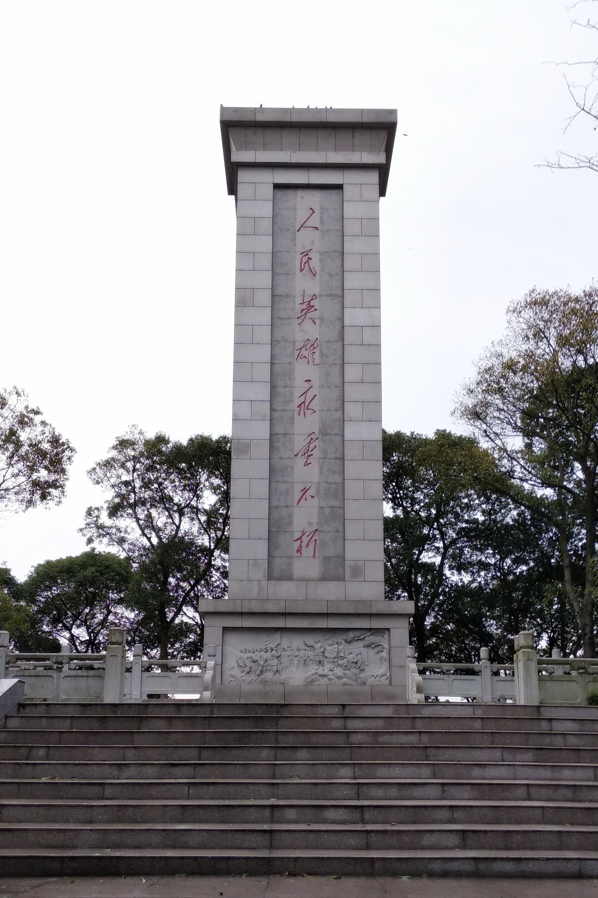 志光镇接壤,西与余江县交界,北邻万年县,距贵溪市区37km,距距鹰潭市39