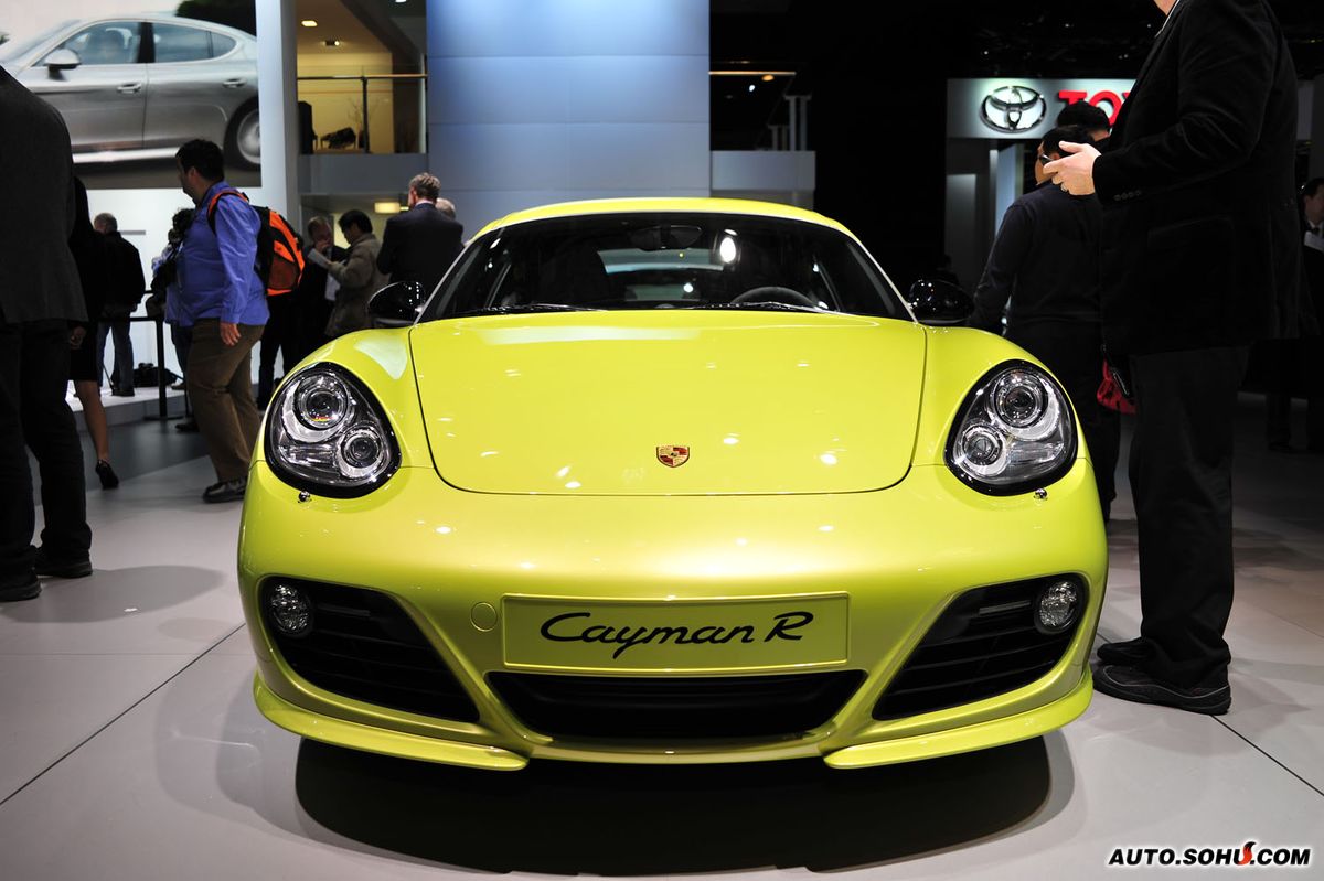  p>保时捷cayman是一款中置引擎后轮驱动的双座两门跑车,是继911