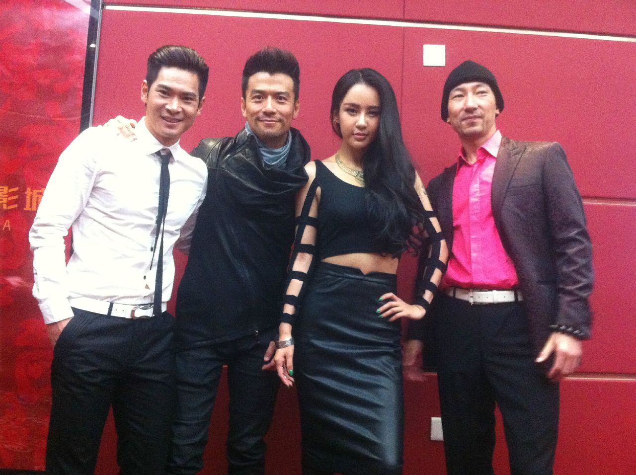  p>李炳渊,原名李渊,出生于 a target="_blank" href="/item/山东省