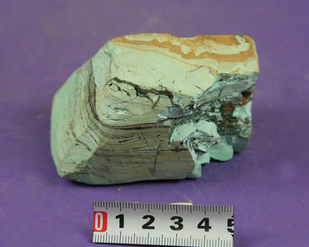  p>氯铜矿是一种稀有矿物, a href="#" data-lemmaid="9647432">斜方