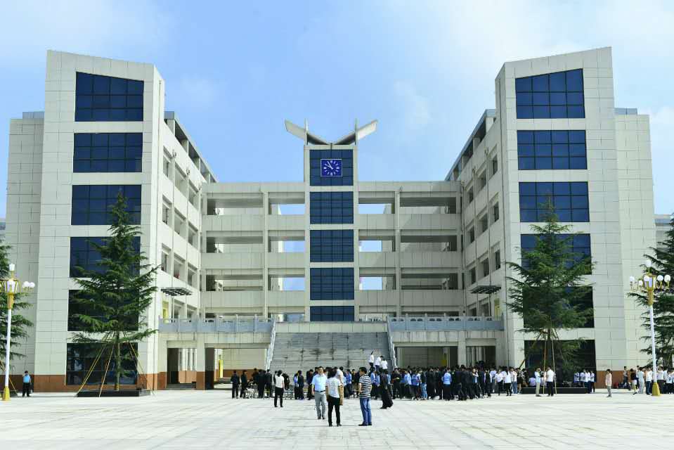  p> b>西安惠安中学 /b>原是一所企办学校,隶属于 a target="_blank"