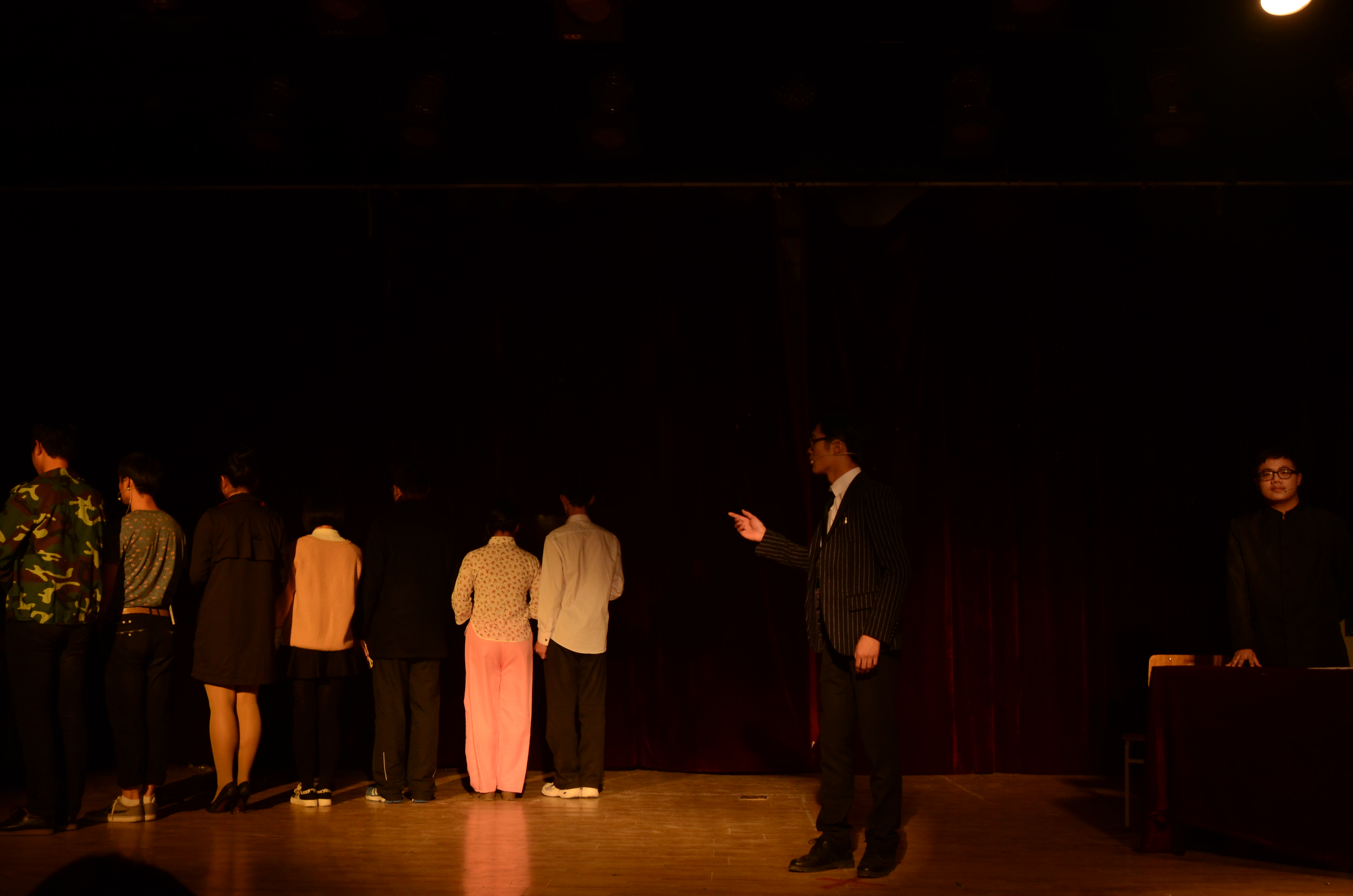  p>先幻话剧社成于2002年12月,是一个校级的大学生社团.