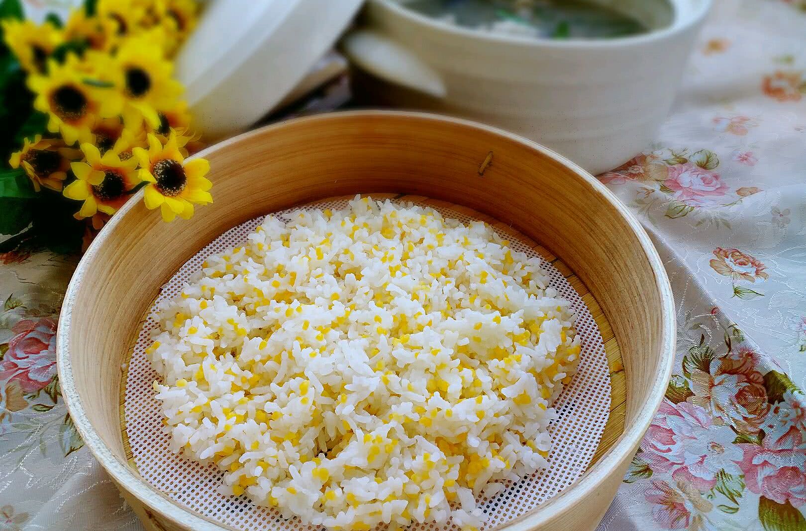  p>包谷饭:也叫玉米饭.是贵州西部人民的主食之一. /p>