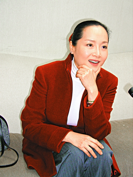 >恬妞,原名朱凯莉,祖籍苏州,1958年1月23日生于台湾省,中国香港女演员