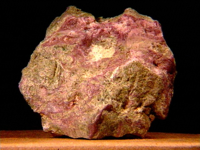 为bronzite, a href="#" data-lemmaid="4653749">斜方辉石 /a>族矿物