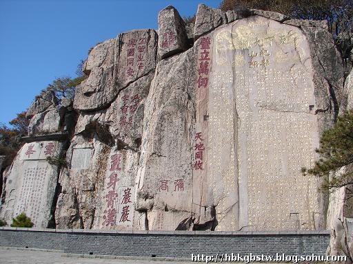 著名的是唐玄宗于开元十三年(725)登封泰山时御制御书的《纪泰山铭》