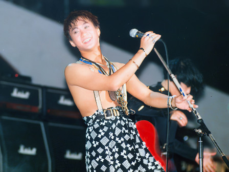 黄家驹（91 Live赤膊造型）