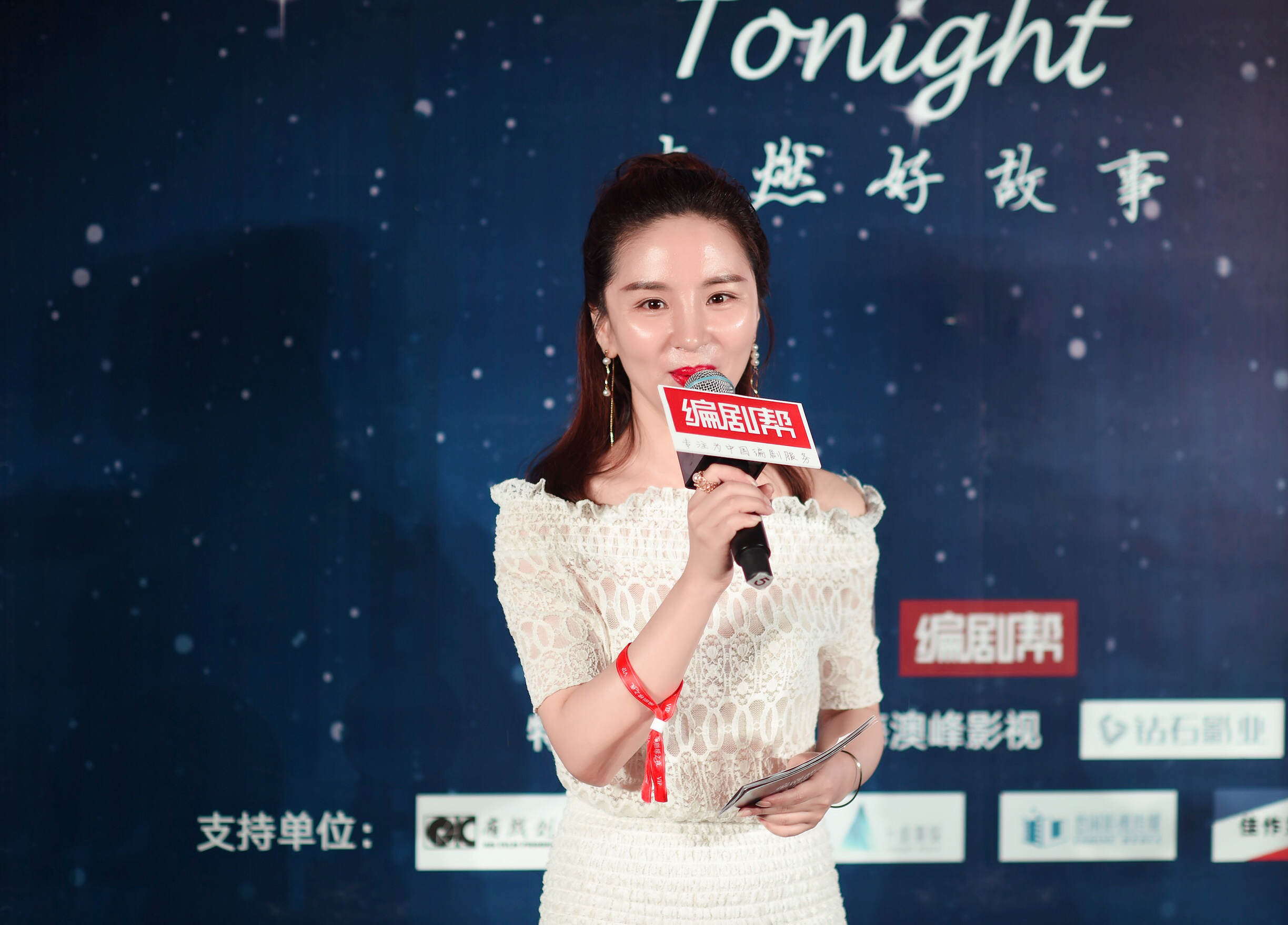  p data-id="gnrwo71w8o">鸿利 i>(原名刘虹利) /i>,出生于 a target=