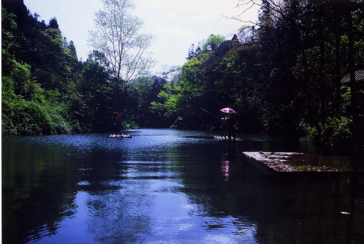  p data-id="gnzl6tfzub">小九寨,位于四川的天台山景区内,被誉为成都