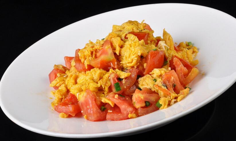  p data-id="gn6s8fad54">番茄炒土鸡蛋(英文名:scrambled eggs with