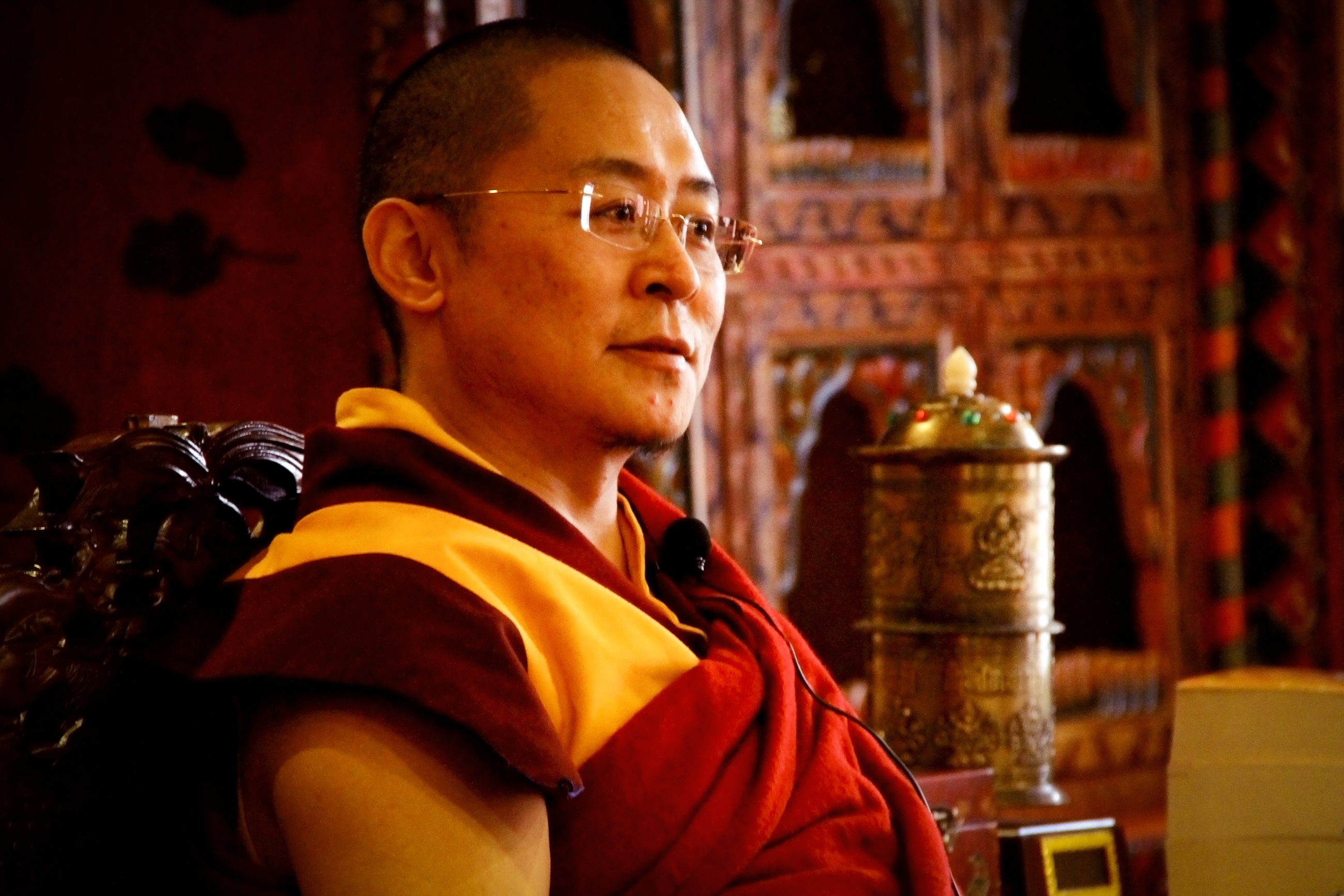 年4月15日诞生于青海省玉树藏族自治州曲麻莱县,活佛从小就聪慧过人