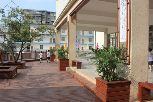 lemmaid="2094111">株洲市 /a>茨菇塘职工子弟小学在暑假期间筹建,于